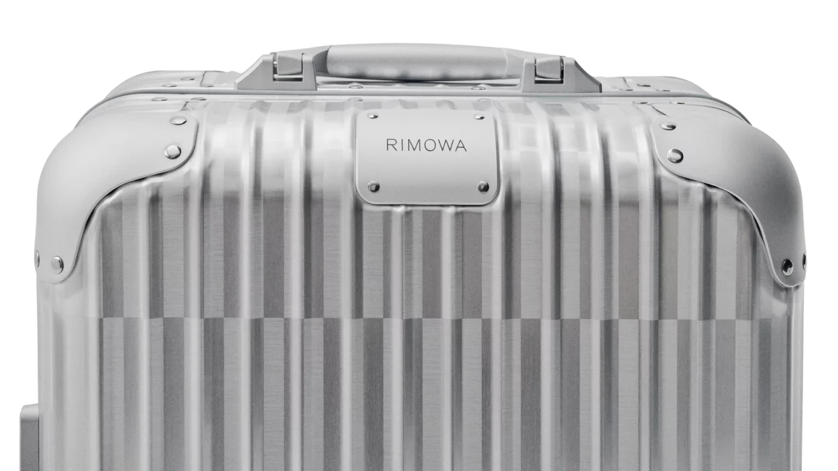 RIMOWA’S ICONIC GROOVES EVOLVE IN A NEW LIMITED-EDITION ORIGINAL CABIN OPTICAL 3